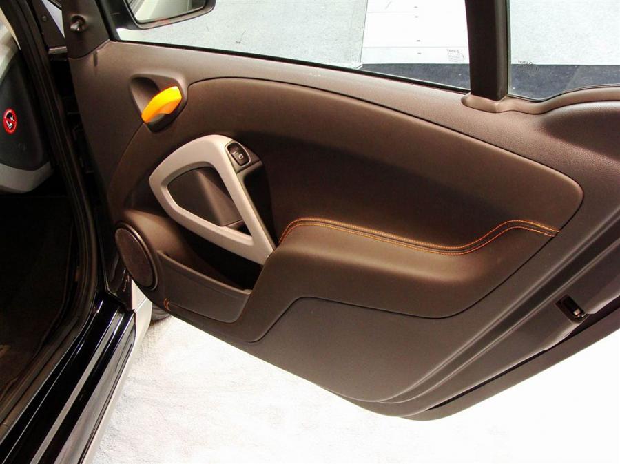 Детали интерьера Smart ForTwo Cabrio C25 by Carlsson 2010 года  (фото 3 из 18)